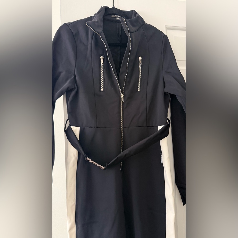 Stylish Black and White Women’s Ski suit